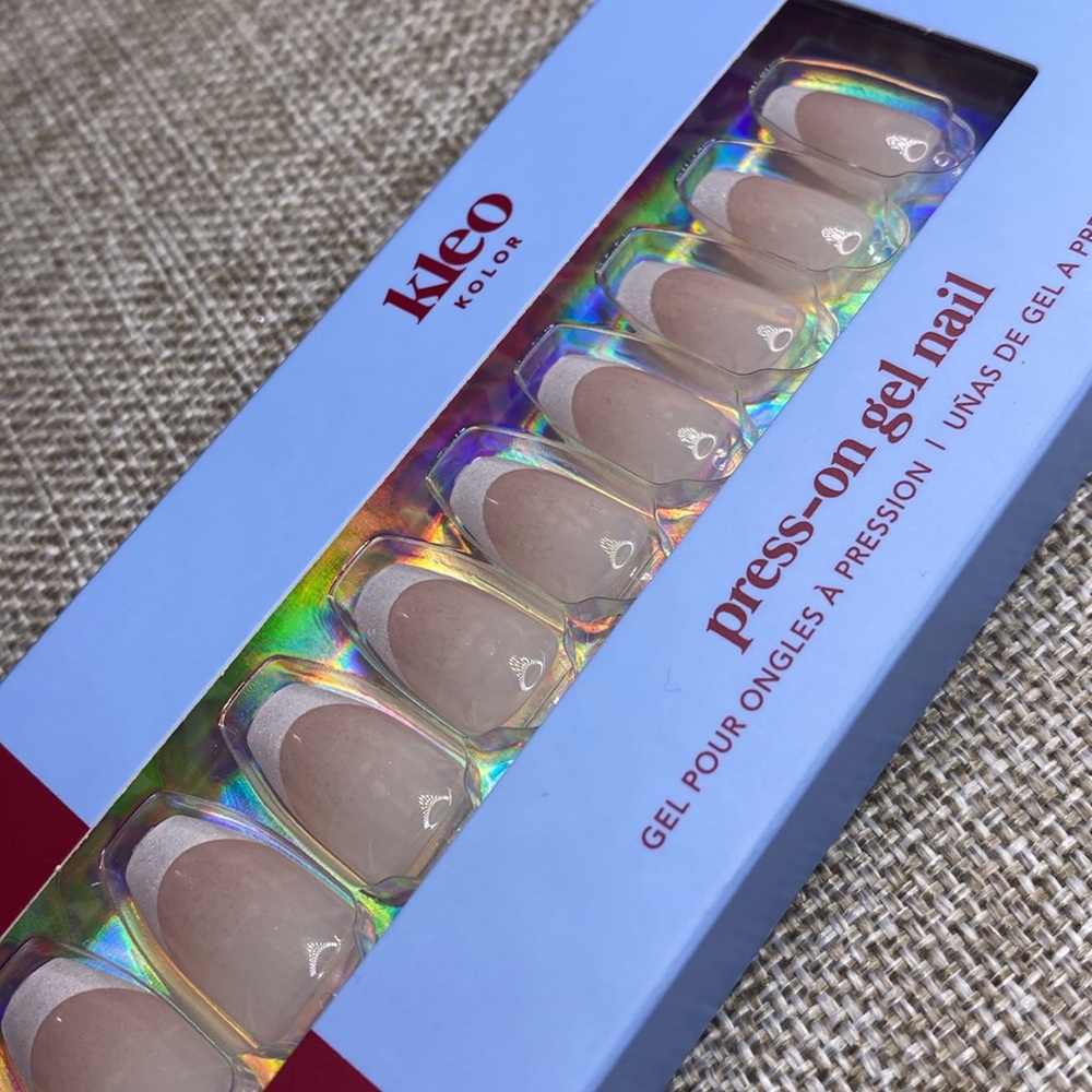 NWT Kleo Kolor no glue gel press on nail set: haute couture includes remover